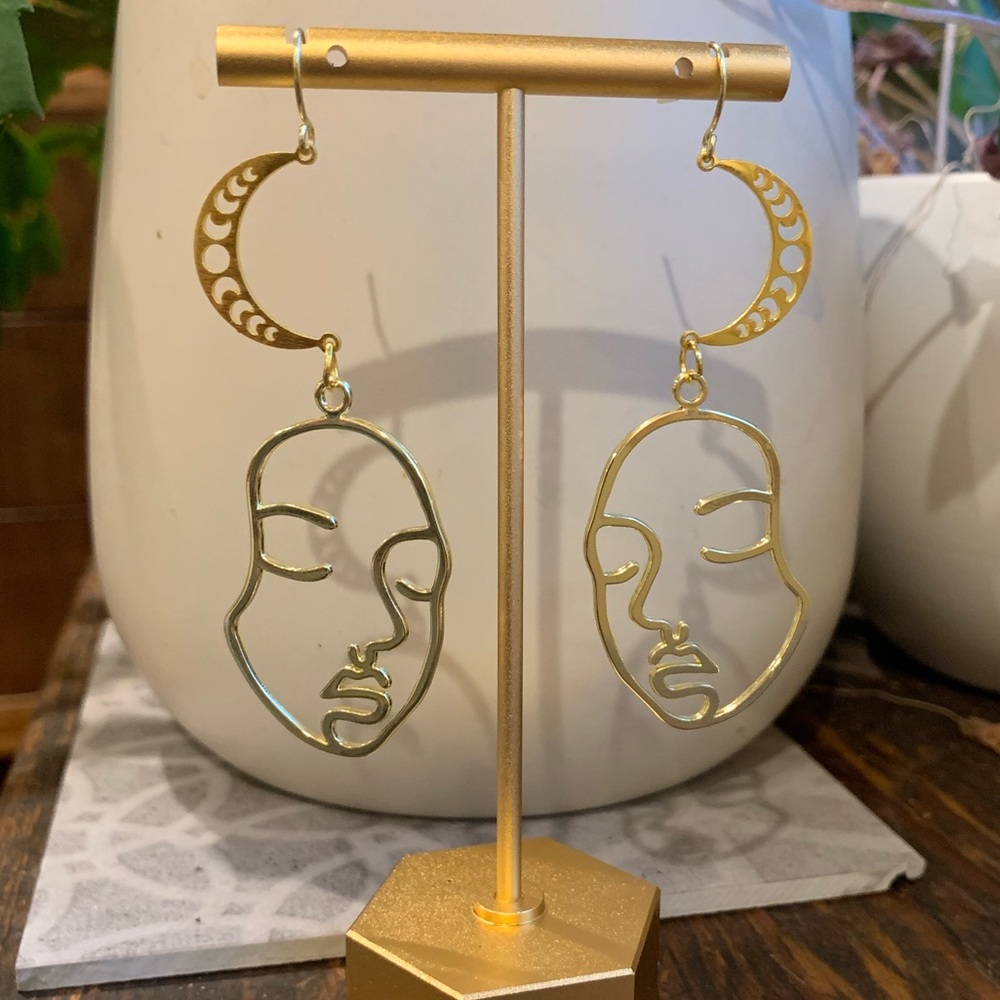 ✨3 for$43✨NWT Moon Goddess Minimal Dangle Earrings